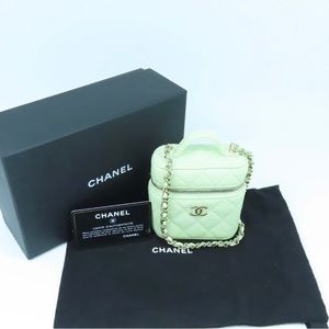 Marvelous mint green Chanel bucket bag ❤️❤️🥰